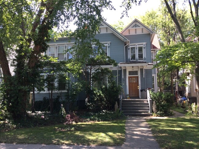 Building Photo - 1306 Hinman Ave