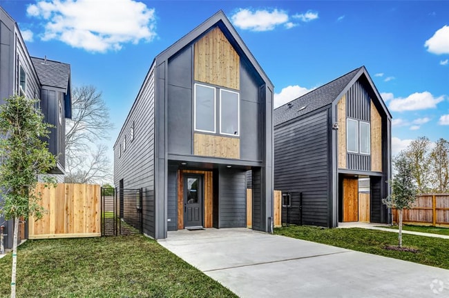 Building Photo - 8006 Sunbury St