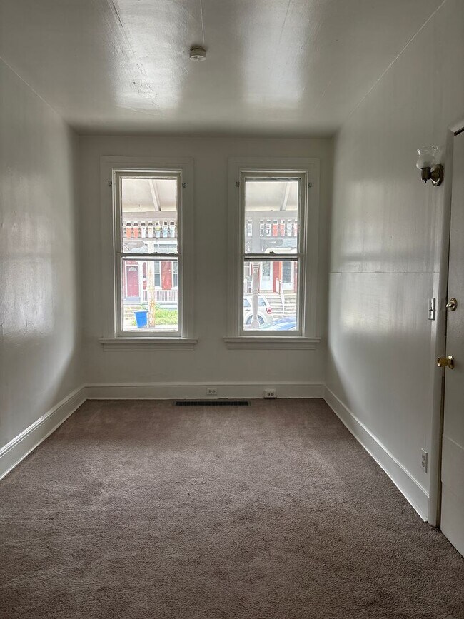 Foto del edificio - 1st Floor 1 Bedroom Apartment-York City SD