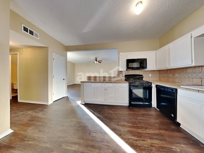 Building Photo - 2101 Flamingo Dr