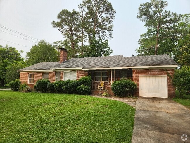 Building Photo - 440 Cinderella Ln SE