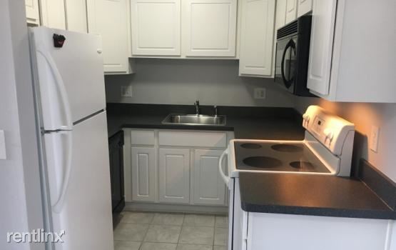Building Photo - 2 br, 1 bath Condo - 7633 Manor Cir Apt 202