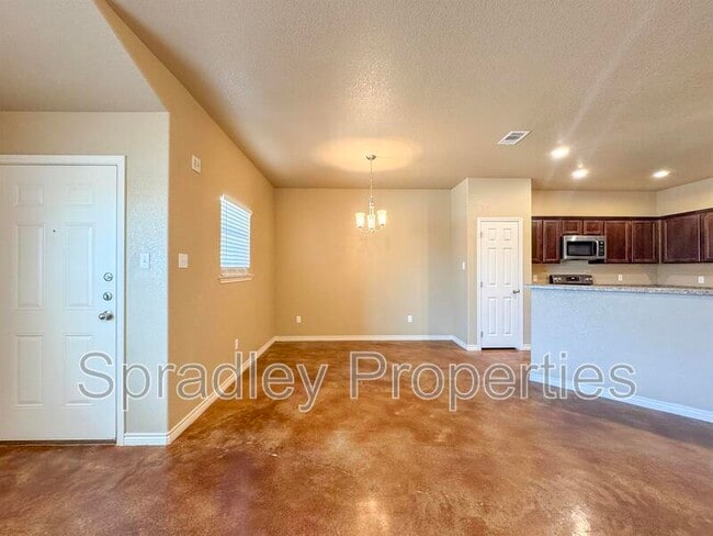 Building Photo - 905 Laila Ln