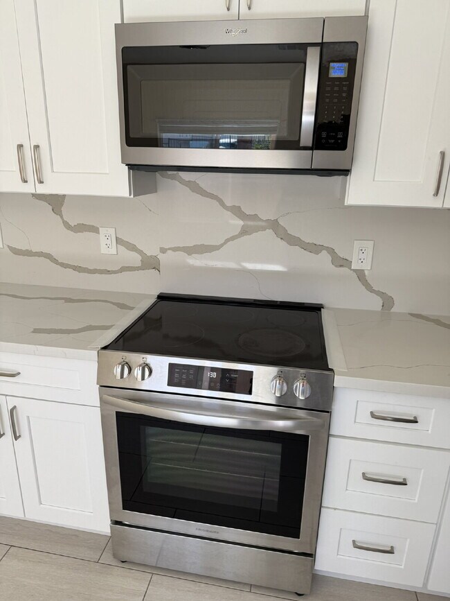 Building Photo - Beautifully finished 2024 ADU in Victoria ...