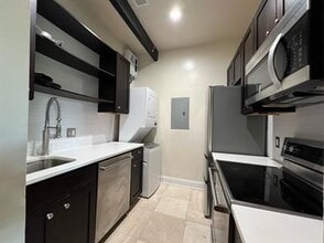 Building Photo - 500 Parkway Dr NE