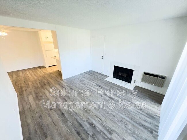 Foto del edificio - 529 Sandalwood Pl