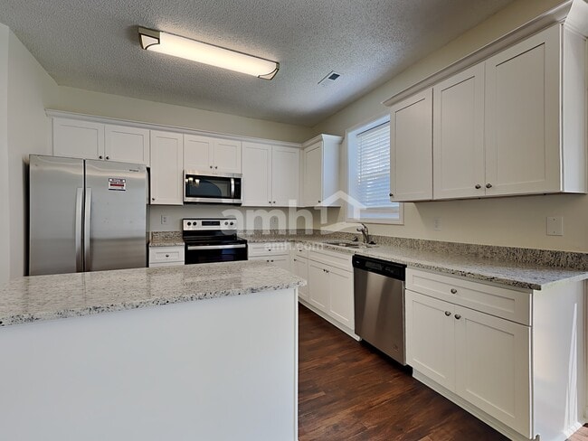 Building Photo - 8 Smokehouse Dr