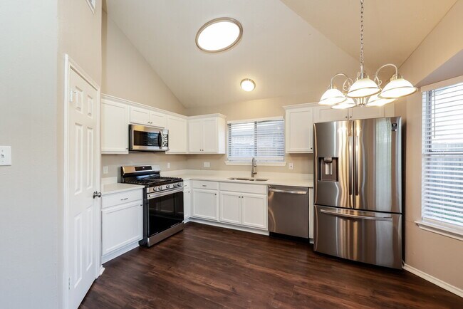 Building Photo - 12215 White River Dr