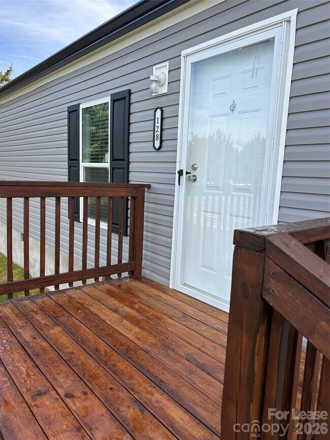 Foto del edificio - 128 Gatewood Dr
