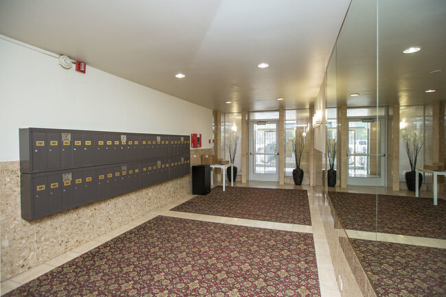 Building Photo - 355 Fulton St