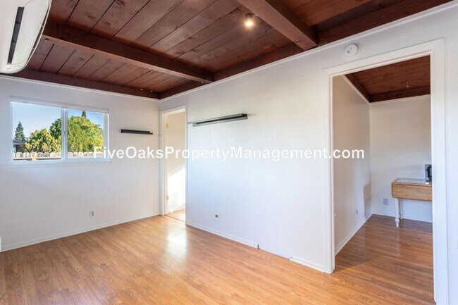 Foto del edificio - 3730 Edison Ave