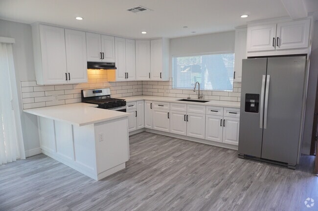 Building Photo - 10332 Jordan Ave