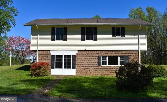 Building Photo - 4451 Angelica Dr