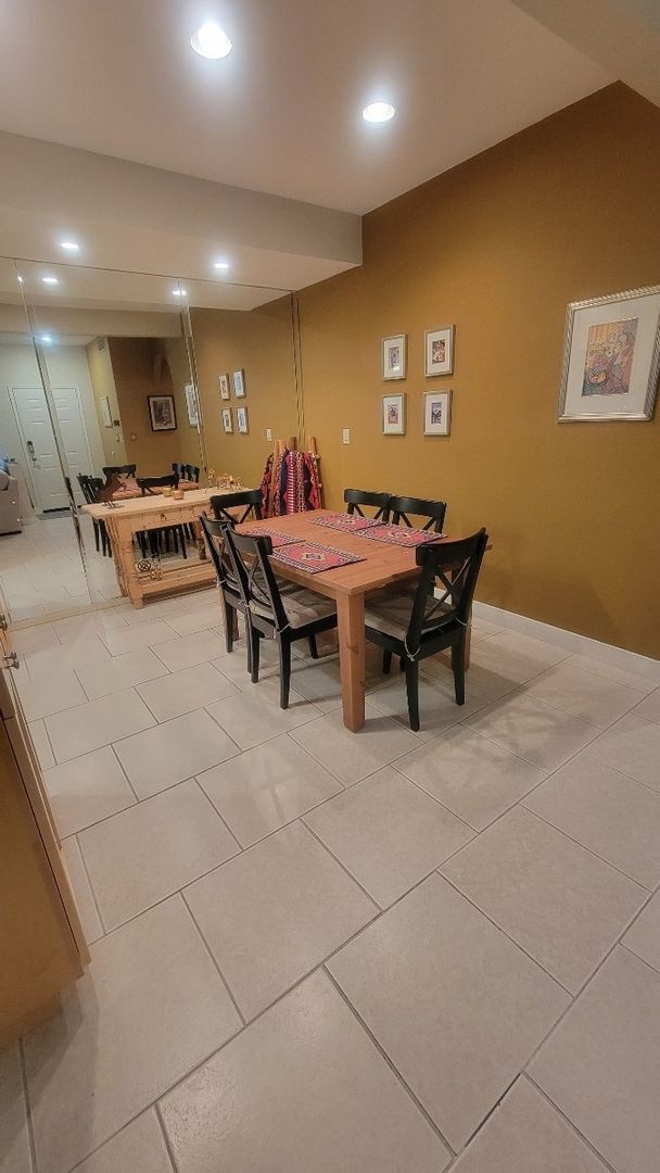 Building Photo - Two bedroom condo