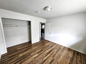 Building Photo - 2421 16th Ave N