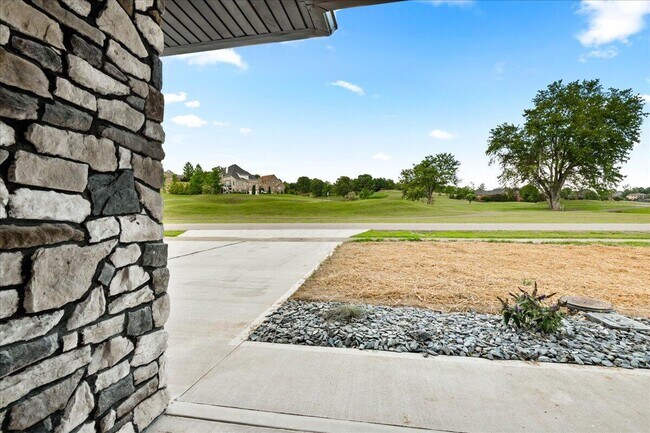 Foto del edificio - 145 Crooked Creek Dr