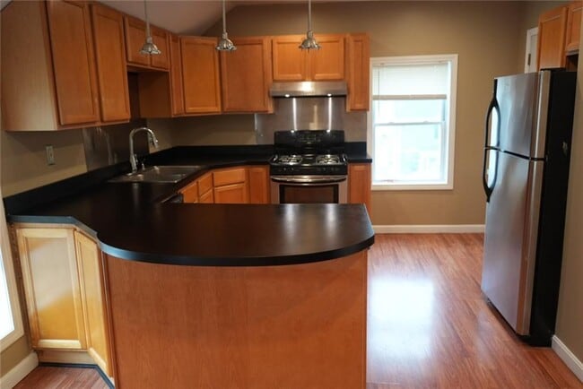 Building Photo - 13 Tweed St