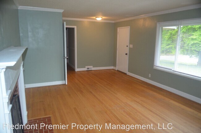 Foto del edificio - 3 br, 1.5 bath House - 3801 Ebert Street