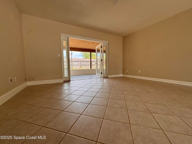 Building Photo - 978 Golf St