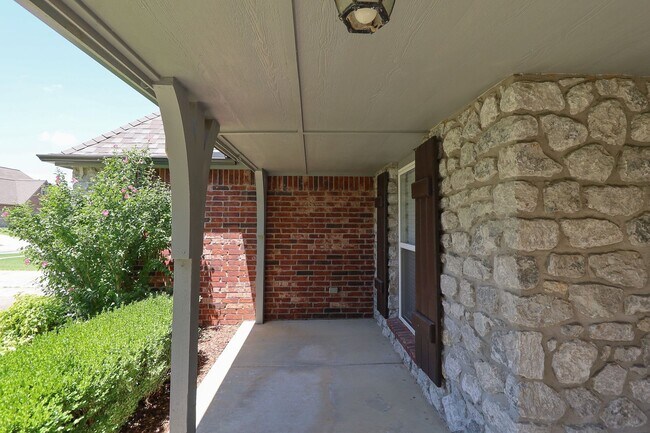 Foto del edificio - 11911 S Birch Ave