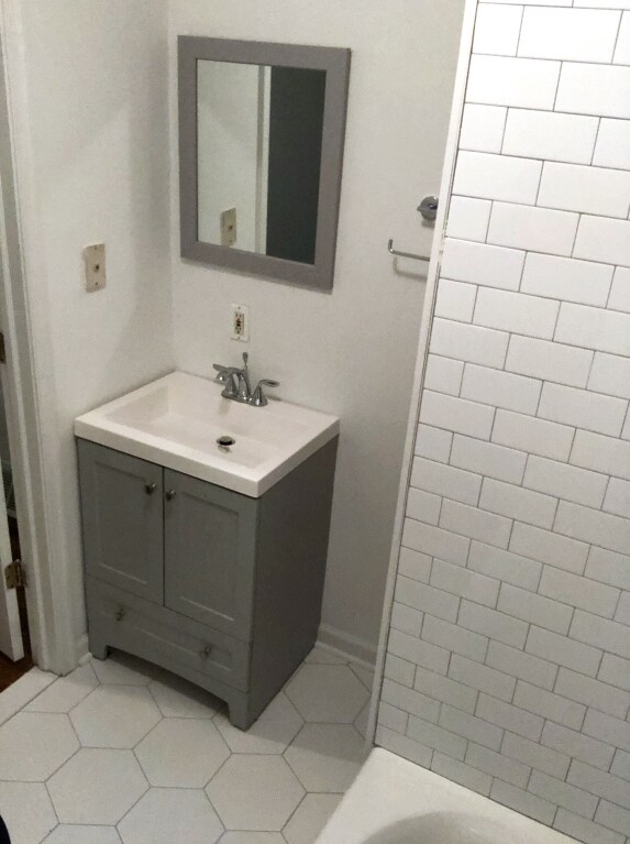 Renovated Full Bathroom - 1830 Catharine St