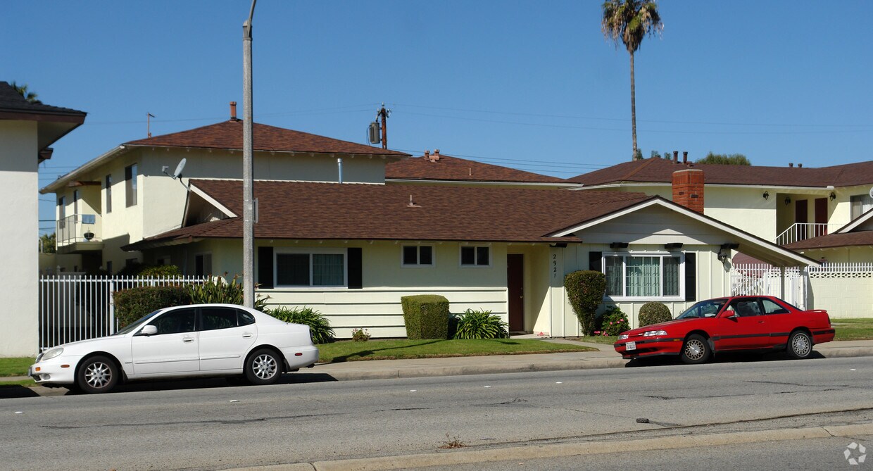 Foto del edificio - 2921 N garey Ave