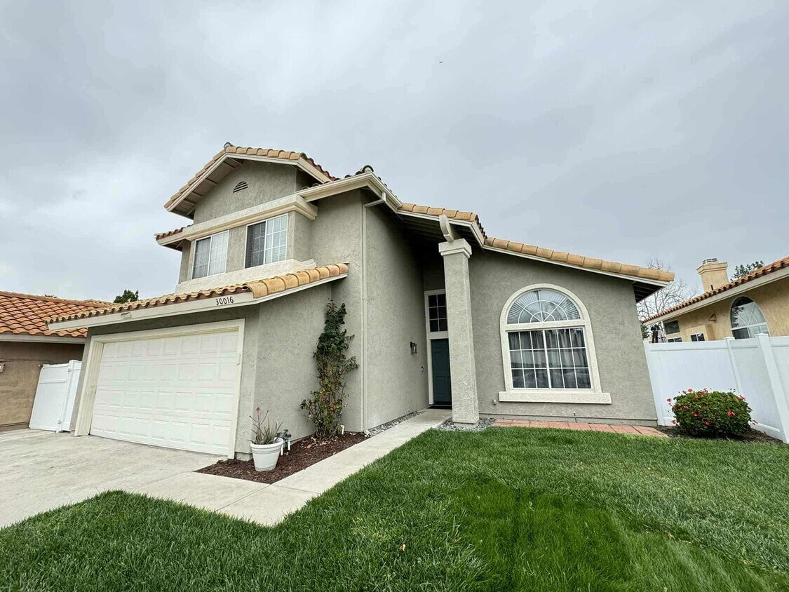 Foto principal - Temecula 3 Bedroom Home with Solar!