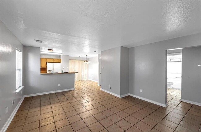 Foto del edificio - 7342 Village Lake Dr