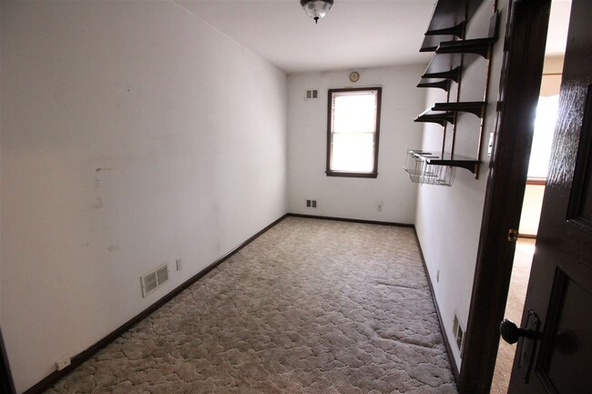 Building Photo - 27 W 39th St
