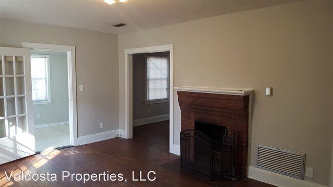 Building Photo - 2 br, 1 bath House - 1717 Iola Drive
