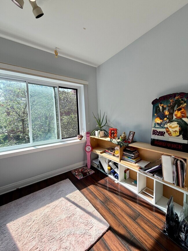 Foto del edificio - 906 W Sunnyside Ave