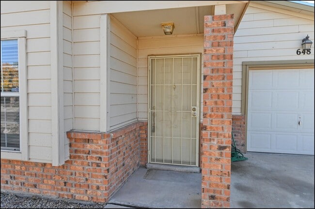 Foto del edificio - 648 Wind River Ave