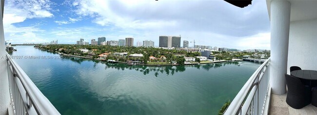 Foto del edificio - 9751 E Bay Harbor Dr