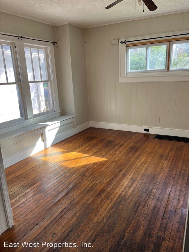 Building Photo - 3 br, 1 bath House - 2 Mann St.
