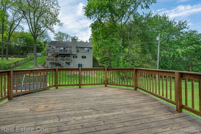 Building Photo - 668 Sherry Dr