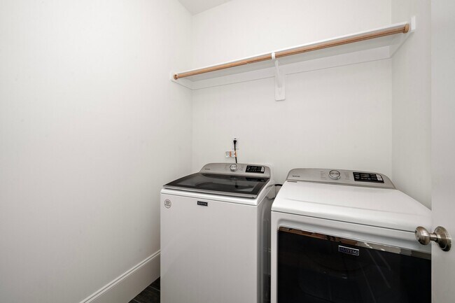 Foto del edificio - 1755 Crest Rd