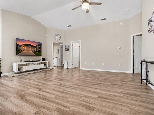 Foto del edificio - 8016 Diamond Creek Ln