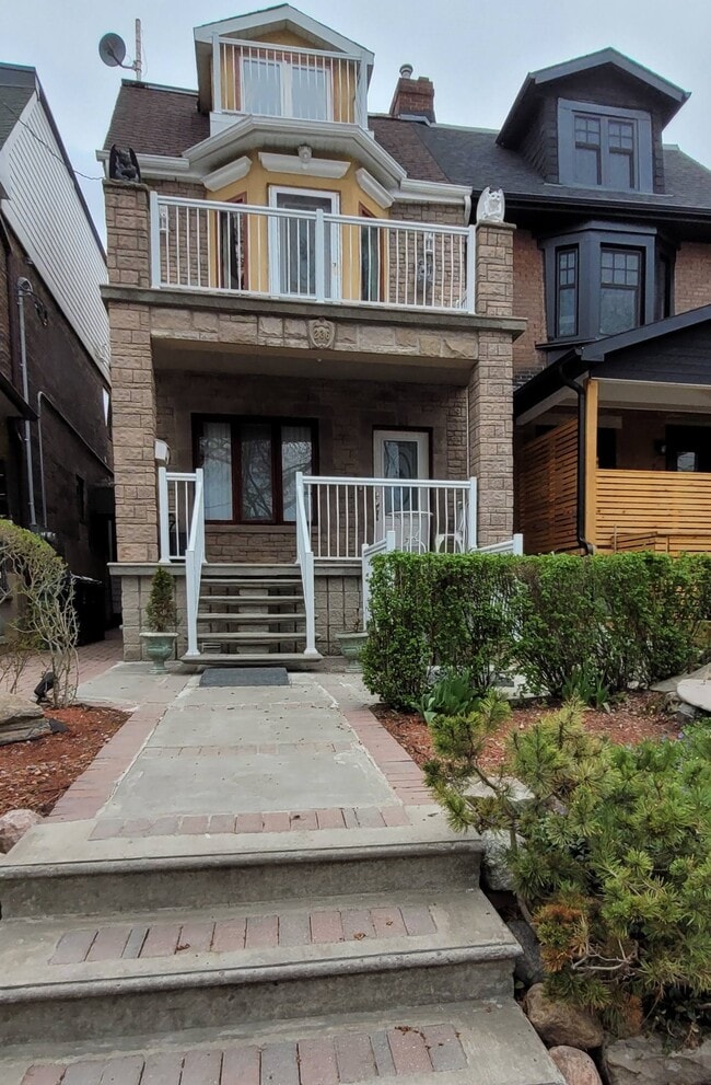 Building Photo - 236 Garden Av