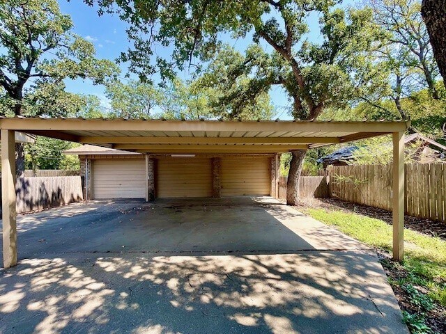 Building Photo - 108 Oak Forest Dr