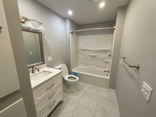 Foto del edificio - 500 Halsey Ave