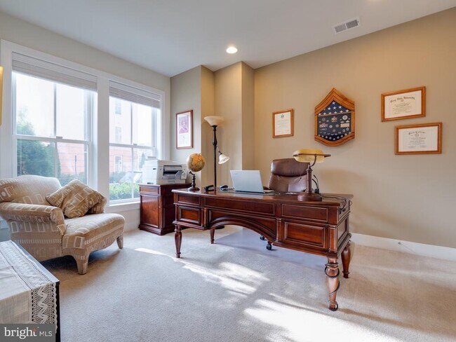 Foto del edificio - 726 Bluemont Ave
