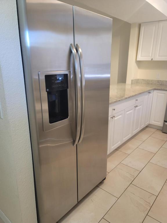 Building Photo - 7855 Pinehurst Dr