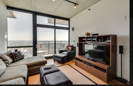 Foto del edificio - 235 W Van Buren St
