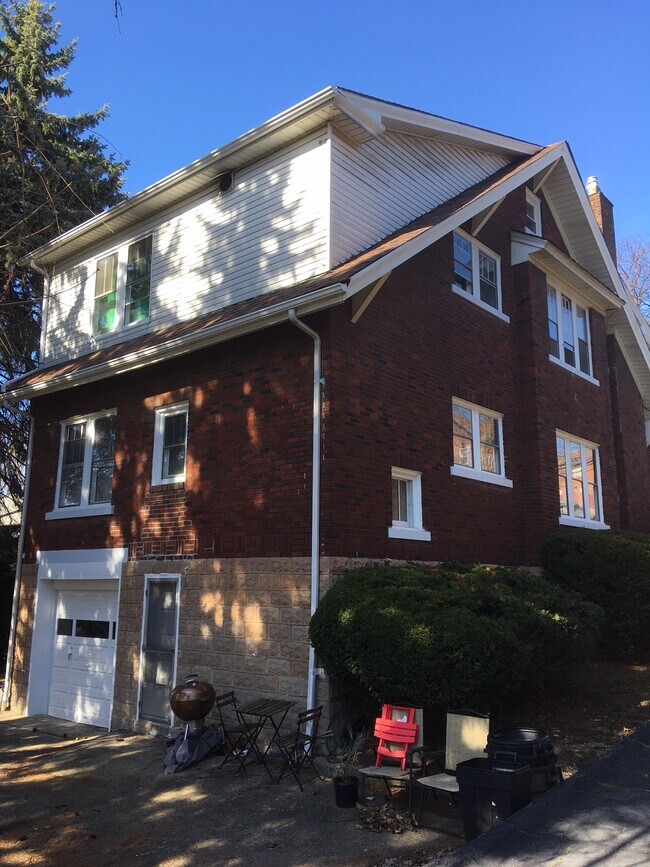 Building Photo - 3001 Knowlson Ave