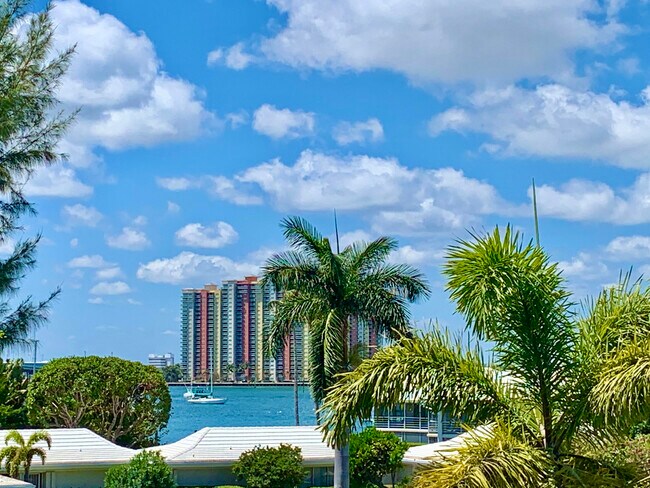 Foto del edificio - 1170 Sugar Sands Blvd