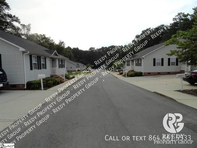 Building Photo - 2 Bed / 2 Bath Duplex near Paris Mountain ...