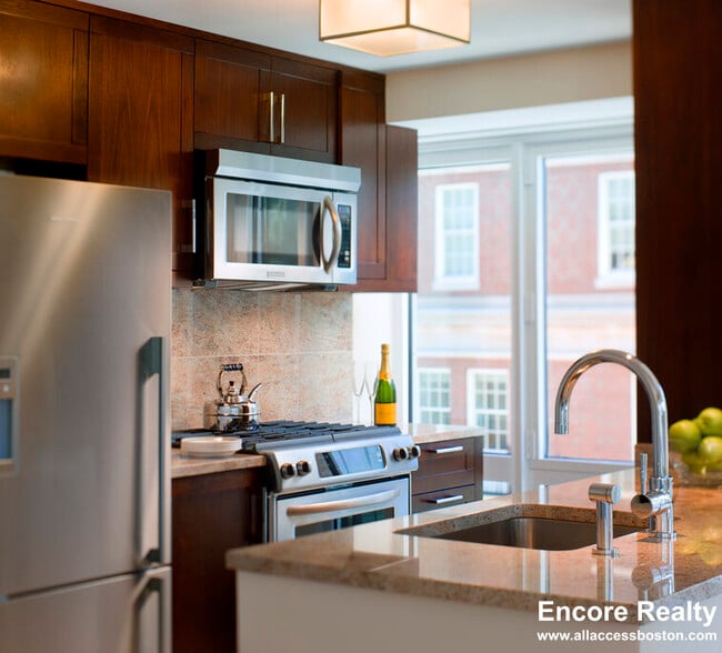 Building Photo - 135 Clarendon St