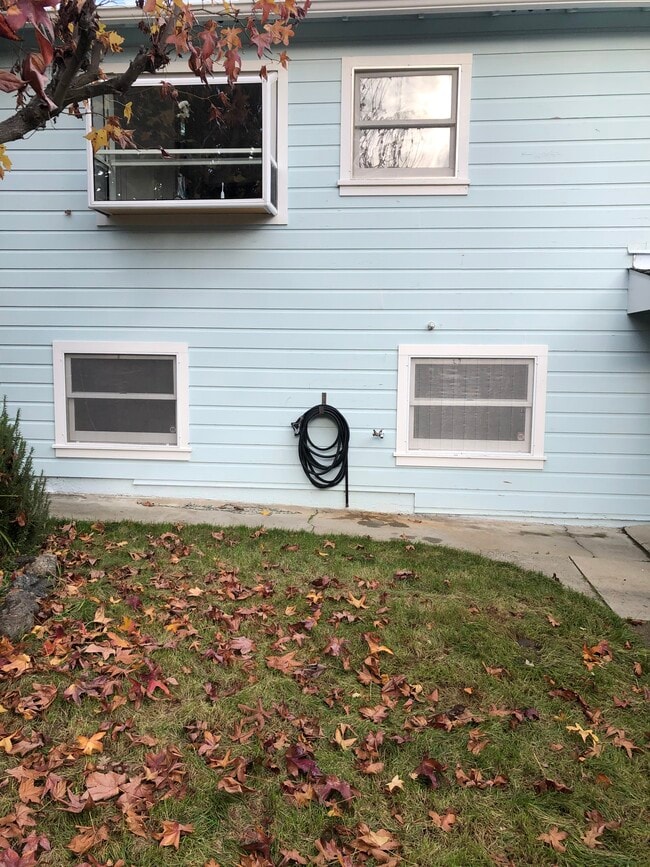 Parte del patio trasero - 2749 Kinney Dr