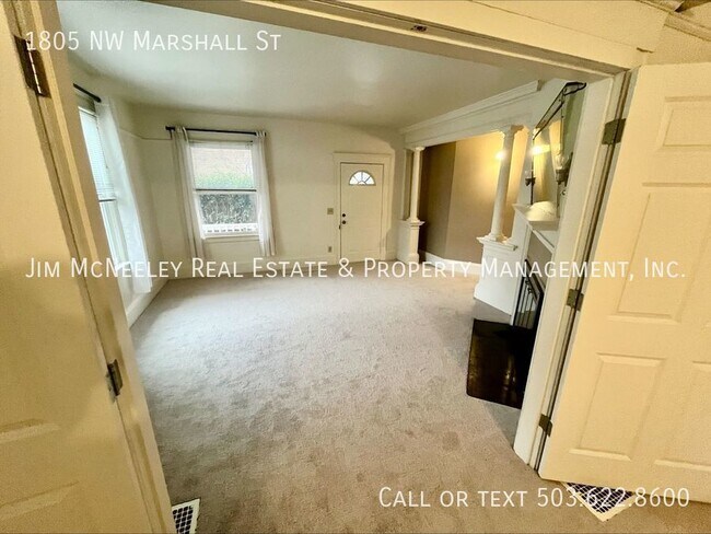 Building Photo - Available Now! 2 Bed/ 2 Bath Duplex with W...