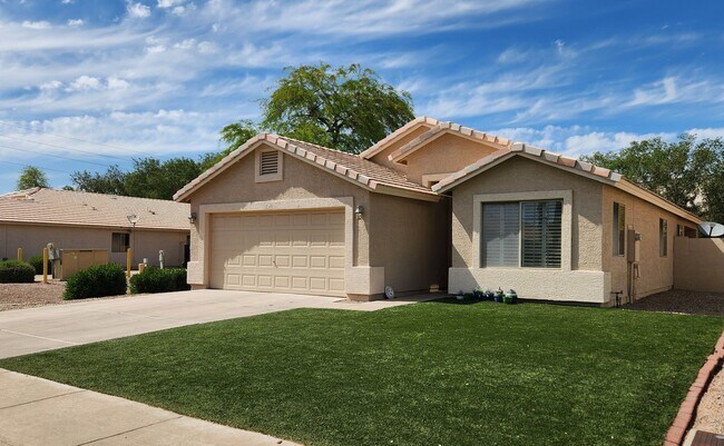 Foto del edificio - 3 Bedroom Home in Westbank Estates Near E ...